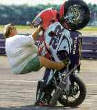 So schafft man auch einen Wheelie